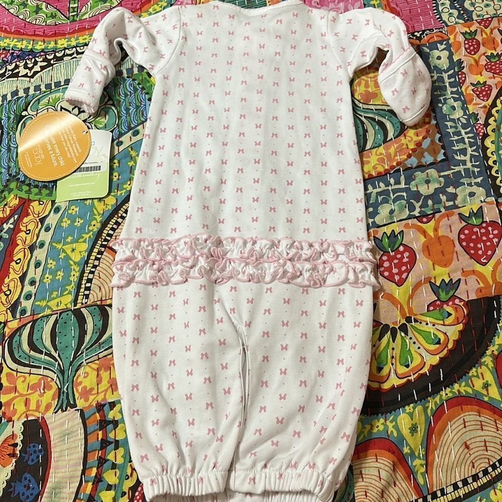 NWT Magnolia Baby Ruffle Converter Gown size Newborn 🎀🎀🎀🎀🎀 - Picture 4 of 8